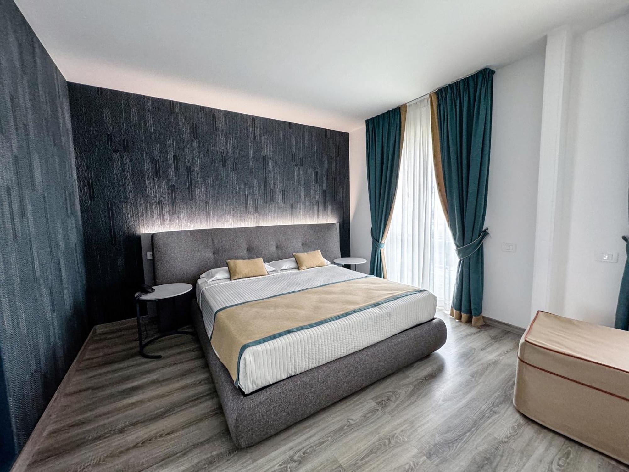 סלרנו Mediterranea Hotel & Convention Center מראה חיצוני תמונה