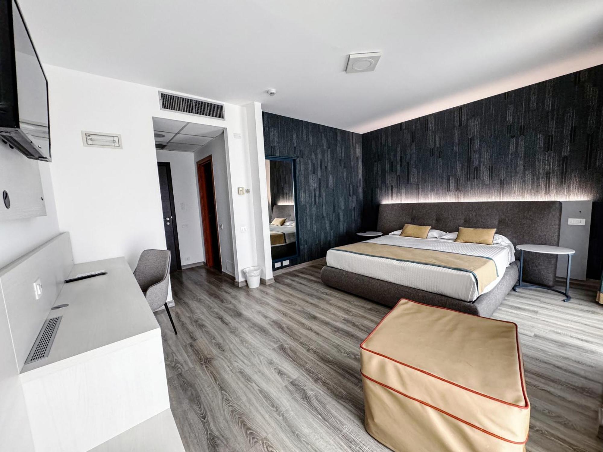 סלרנו Mediterranea Hotel & Convention Center מראה חיצוני תמונה