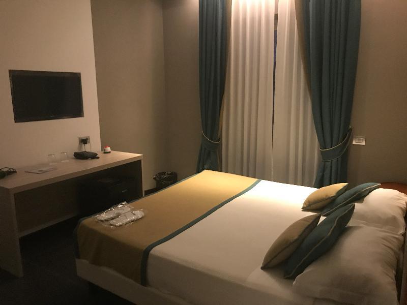 סלרנו Mediterranea Hotel & Convention Center מראה חיצוני תמונה